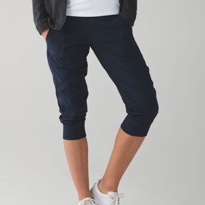 EUC Lululemon In Flux Crop Joggers 8